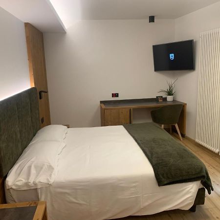 梅佐科罗纳 Ai Spiazzi酒店 外观 照片
